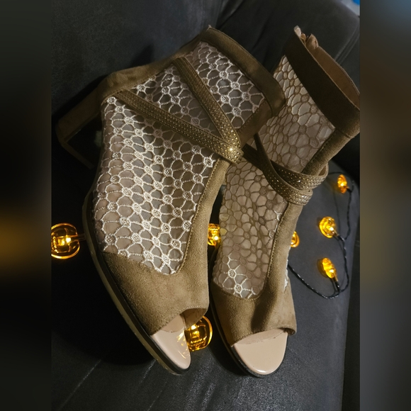 MIDNIGHT VELVET  Peep Toe Lace zip up Ankle Booties sz9 - Picture 13 of 16